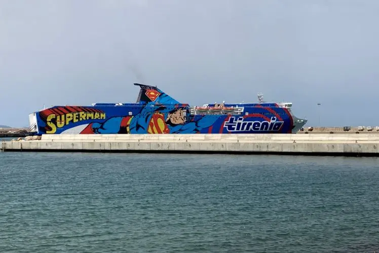 Il traghetto Athara a Porto Torres (foto Pala)