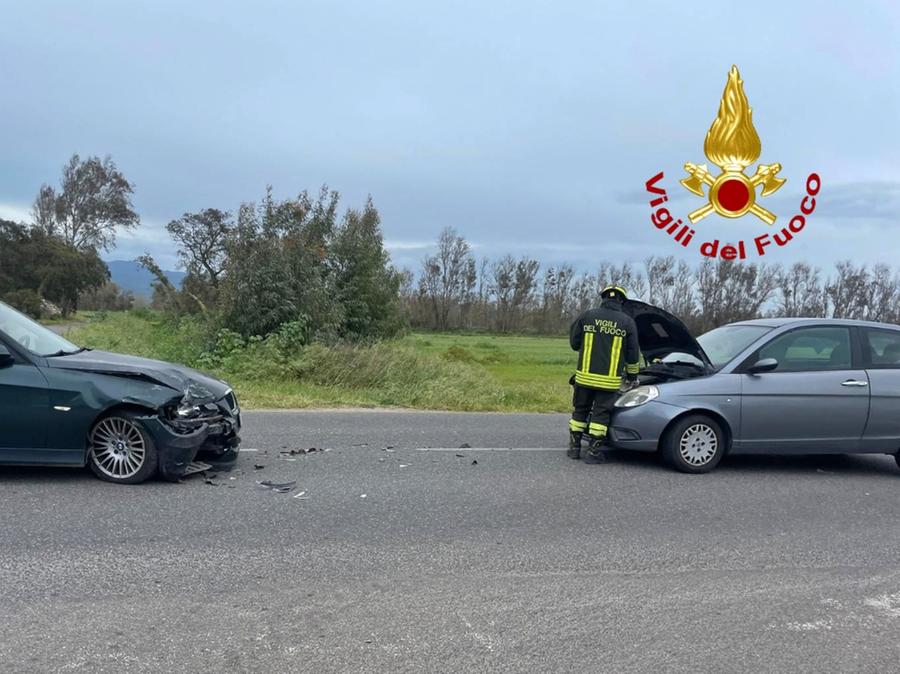 Arborea, incidente sulla strada 17 ovest: coinvolte due auto, un ferito