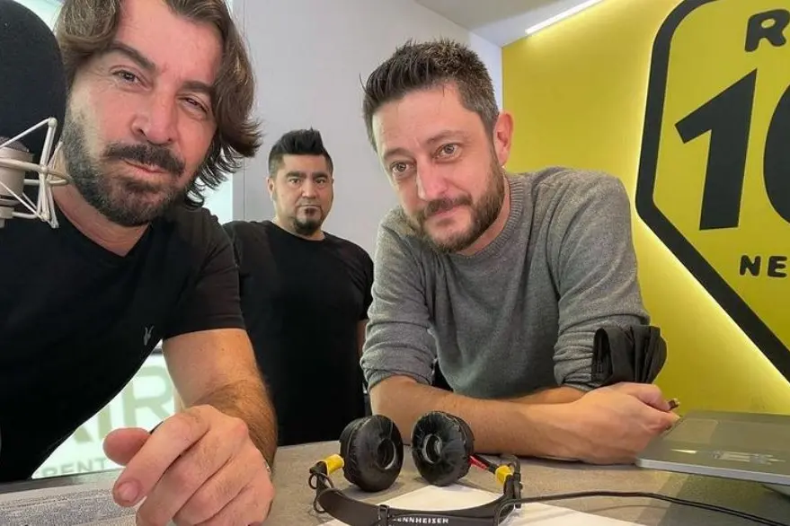 I conduttori Marco Mazzoli, Fabio Alisei e Paolo Noise (foto Instagram)