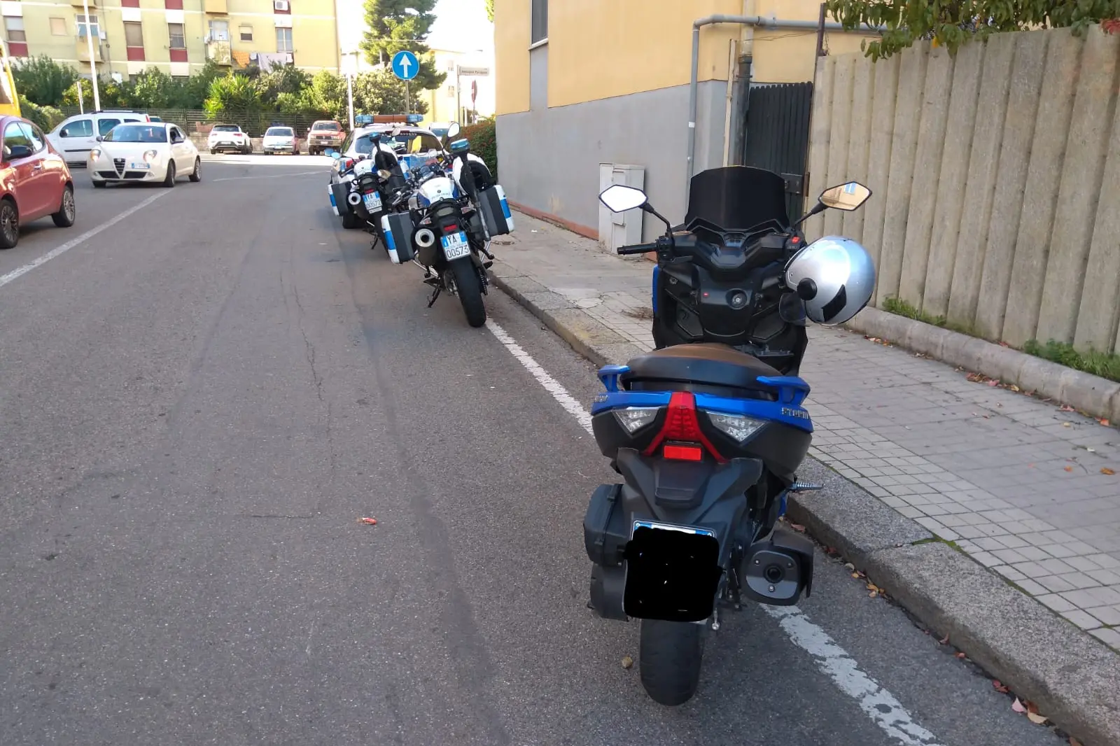 Lo scooter sequestrato (Foto: polizia locale)