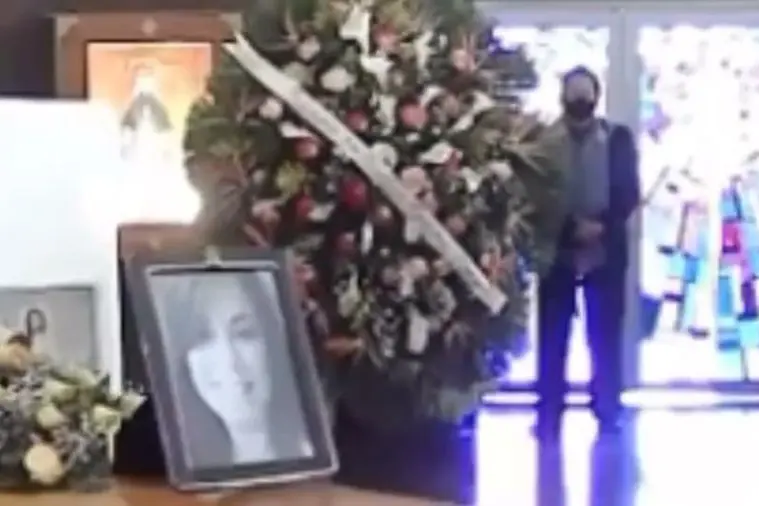 Il funerale della donna (da Youtube)