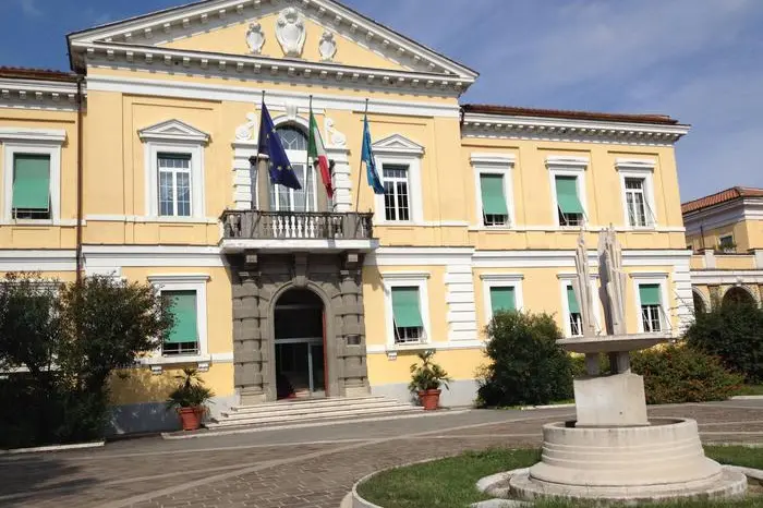 L'esterno dell'Istituto Nazionale per le Malattie Infettive "Lazzaro Spallanzani" di Roma (Ansa)