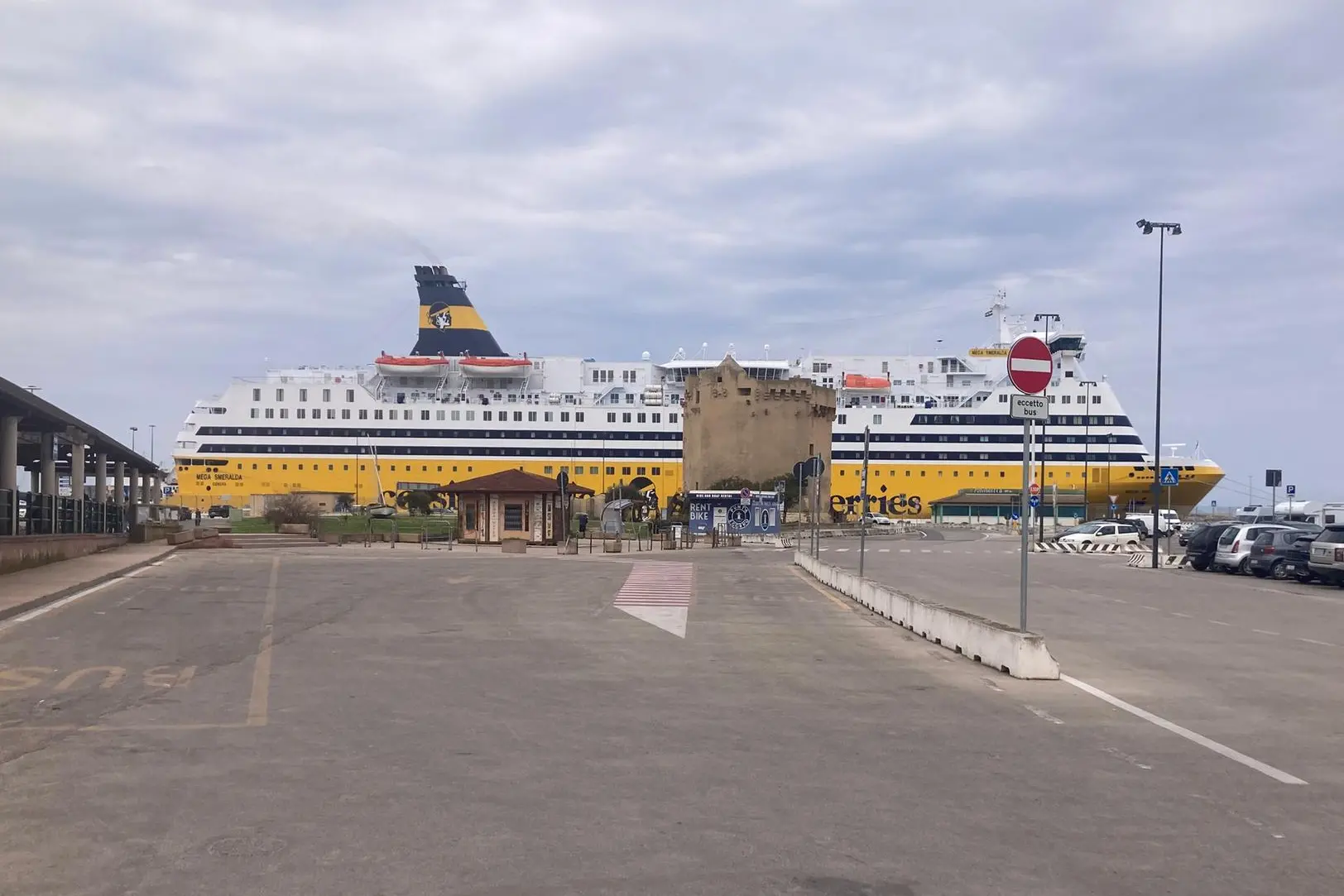 Il porto di Porto Torres (foto Pala)