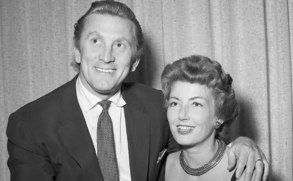 Con la moglie Anne Buydens in uno scatto del 1954