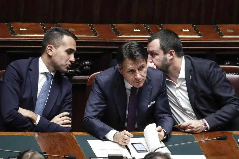 Di Maio parla con Salvini "alle spalle" di Conte (foto Ansa)