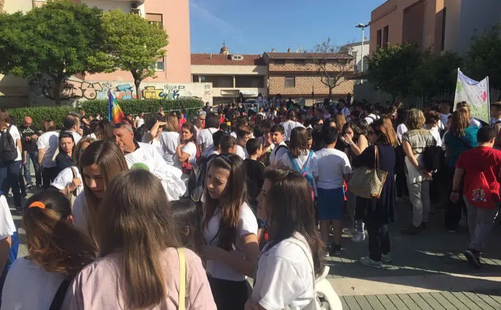 In corteo anche i ragazzi delle scuole