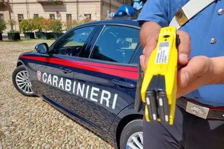 Un Taser in dotazione ai carabinieri (Archivio)
