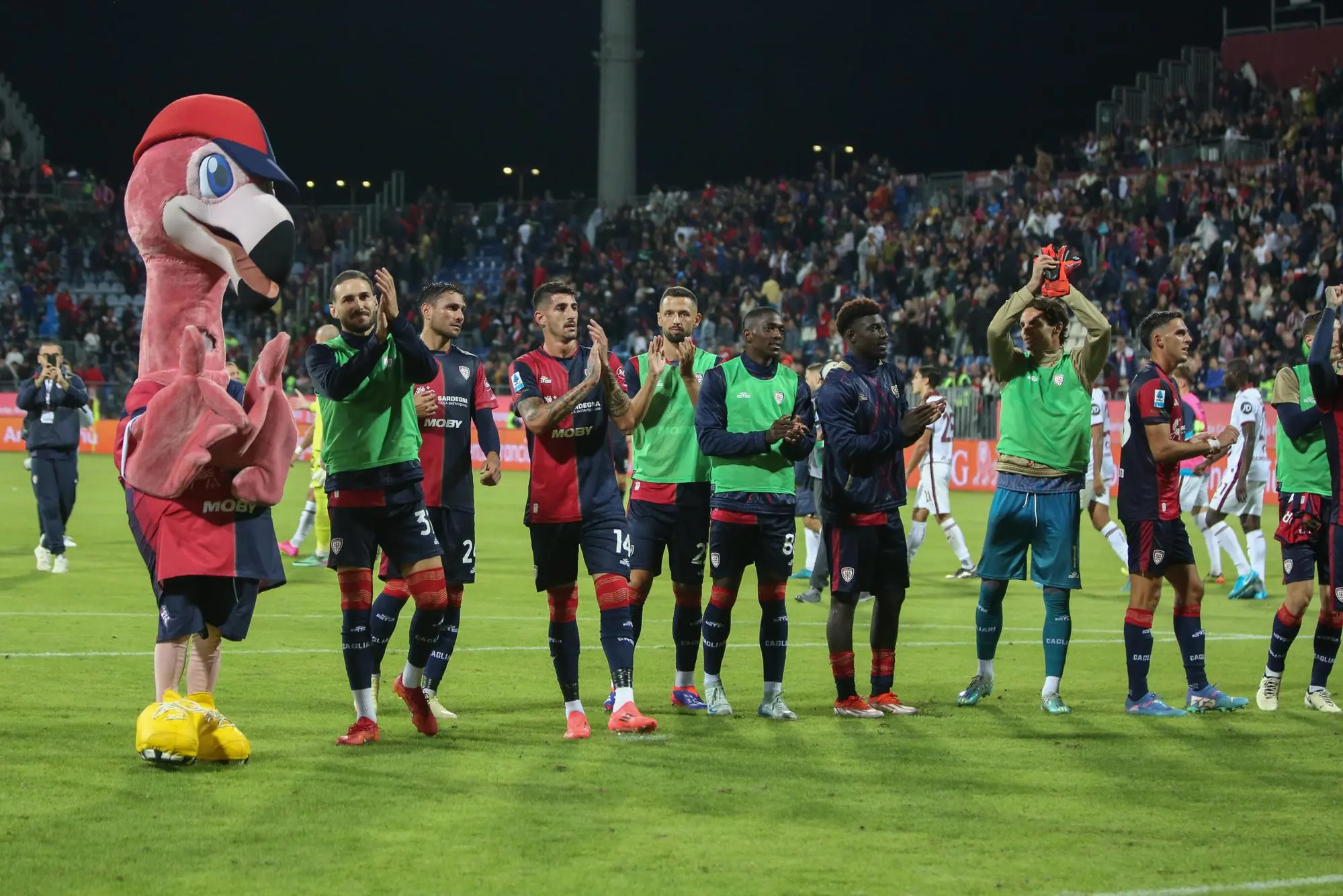 Players of Cagliari celebrate the victory at the end of the I the Italian Serie A soccer match Cagliari calcio vs Torino FC at the Unipol domus in Cagliari, Italy,20 October 2024 ANSA/FABIO MURRU