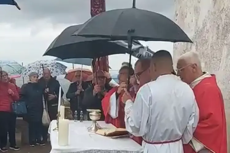 La Santa messa a Balai Lontano- Porto Torres (foto Pala)