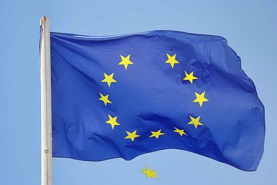 La bandiera che rappresenta l'Unione europea (foto Pixabay)