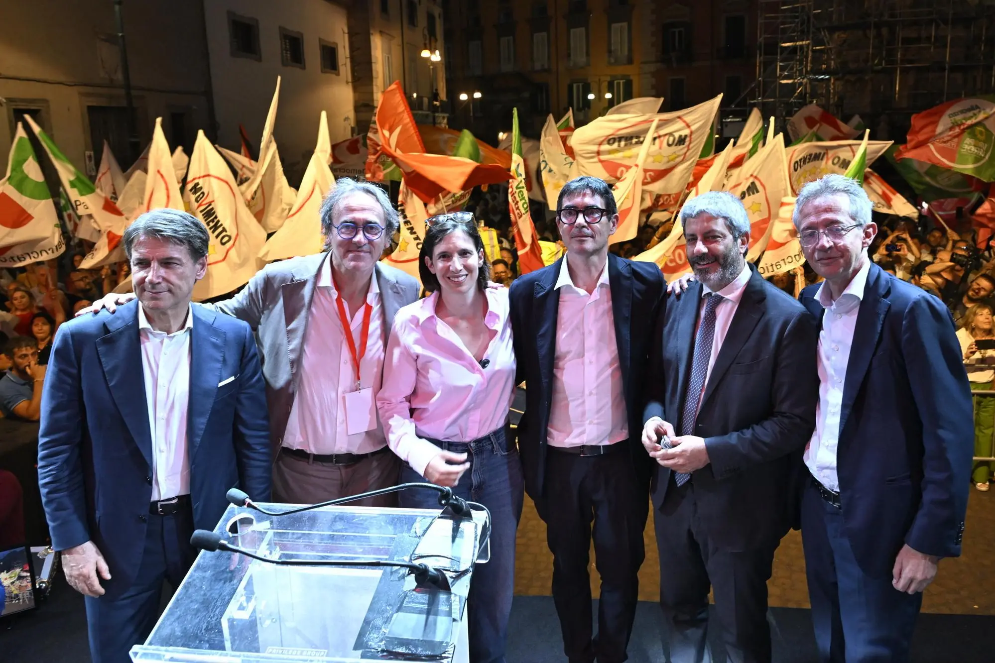 Da sinistra, Giuseppe Conte, Angelo Bonelli, Elly Schlein, Nicola Fratoianni, Roberto Fico e Gaetano Manfredi durante la manifestazione a Napoli (Ansa)