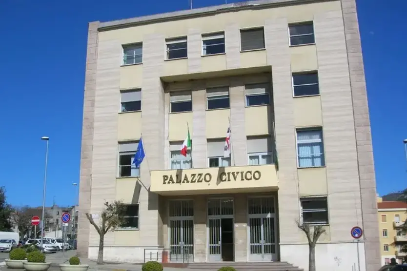 Il Municipio di Nuoro (foto Ansa)