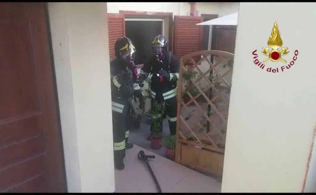 I Vigili del fuoco intervengono a Serdiana per un'esplosione in una casa