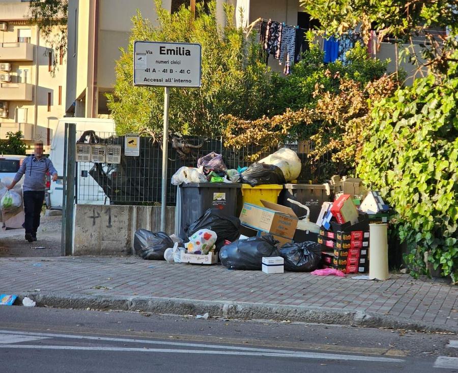 Ma San Michele è ostaggio della spazzatura