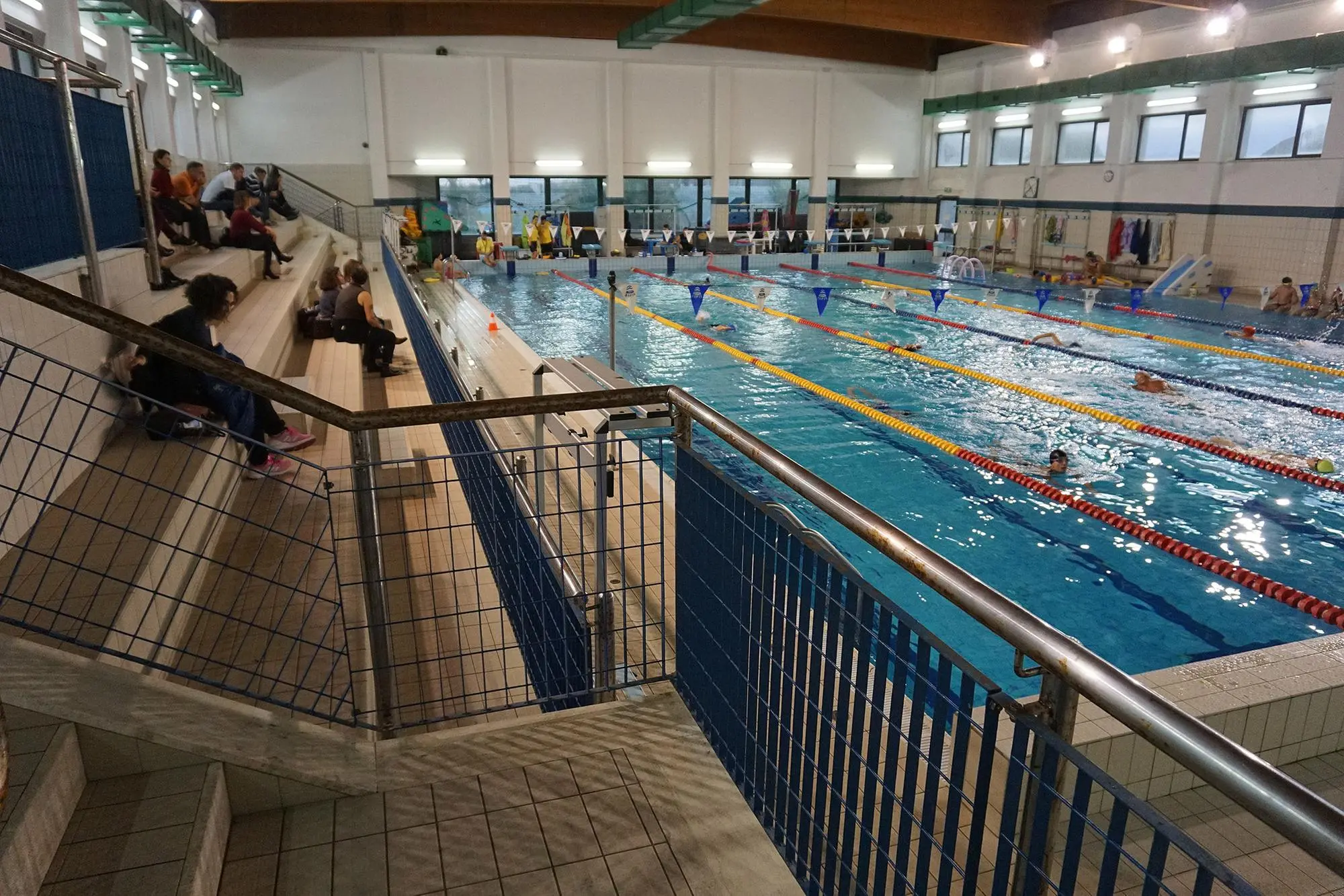 La piscina comunale di via degli Sport a Cagliari (foto Stefano Anedda)