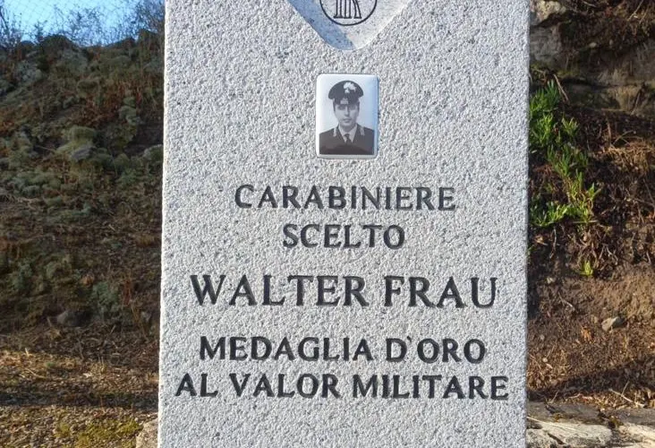 Il cippo commemorativo di Walter Frau (foto Tellini)