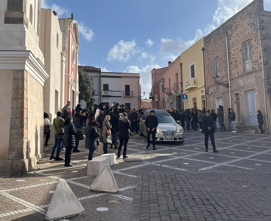 L’ultima carezza al piccolo Francesco Edoardo