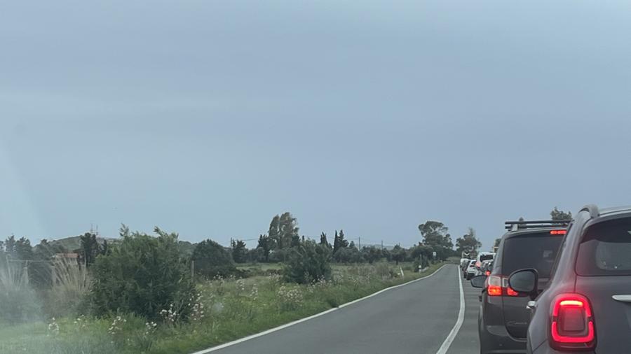 Sfalcio sulla 387, cinque chilometri di fila. E a Cagliari caos tra Asse mediano e viale Marconi