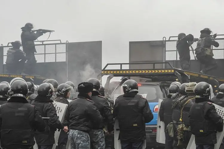 La polizia ad Almaty (Ansa)