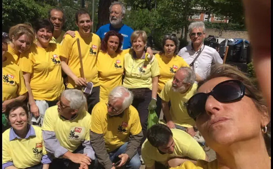 Le magliette gialle del Pd ripuliscono Roma