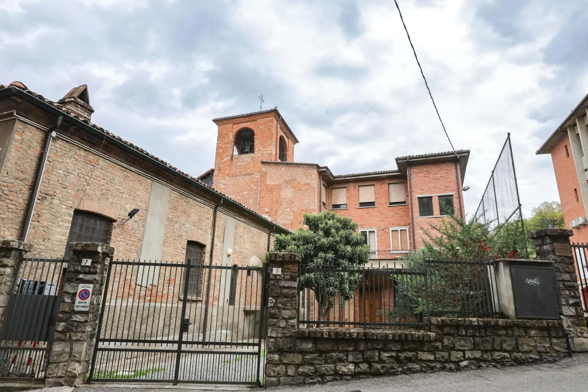 Bimba di tre anni uccisa a coltellate a Tortona (foto Ansa)