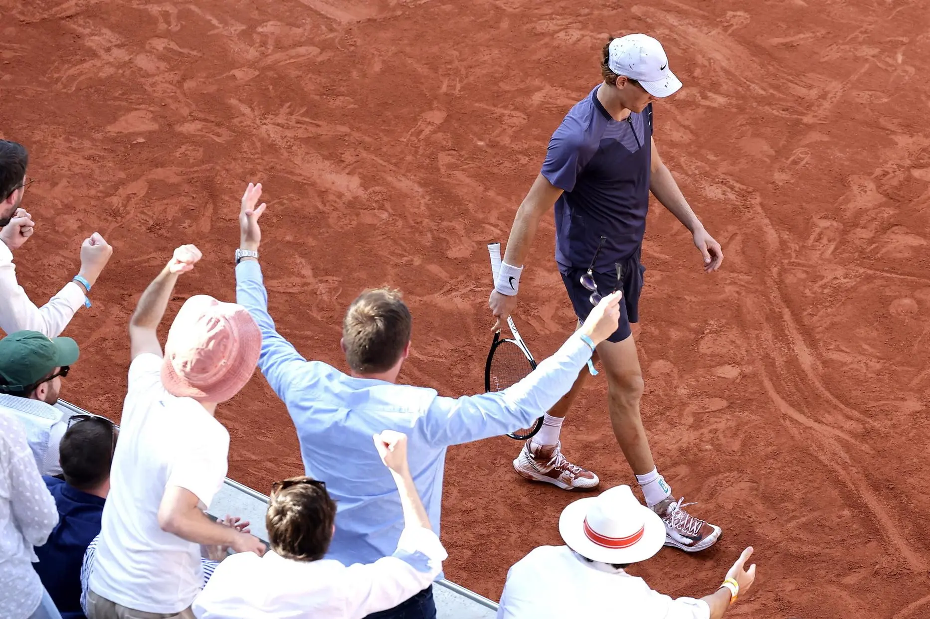 Jannik Sinner sconfitto al secondo turno del Roland Garros (foto Ansa)