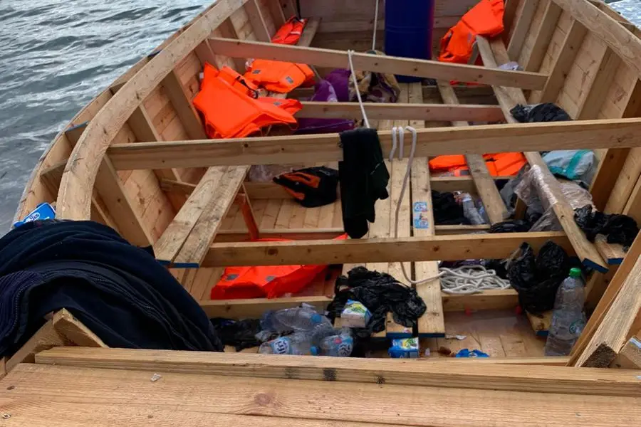 Uno dei barchini utilizzati dai migranti (Foto Carabinieri)