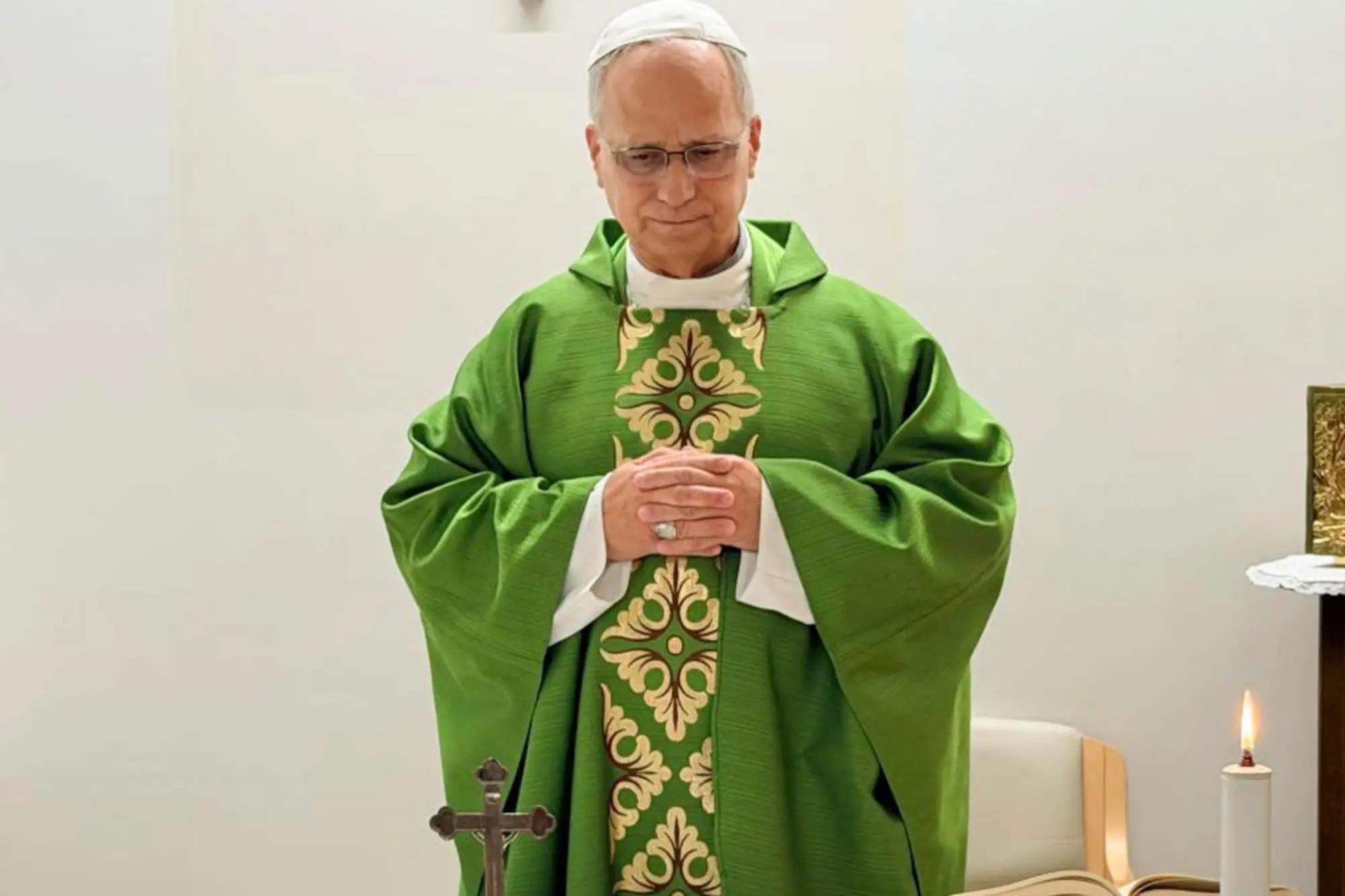 A handout picture, provided by Vatican Media Press Office, shows Pope Leo XIV celebrating Mass in the hall set up on the 10th floor of the Gemelli Polyclinic, Rome, 16 October 2026. ANSA/Vatican Media Press Office +++ ANSA PROVIDES ACCESS TO THIS HANDOUT PHOTO TO BE USED SOLELY TO ILLUSTRATE NEWS REPORTING OR COMMENTARY ON THE FACTS OR EVENTS DEPICTED IN THIS IMAGE - NO ARCHIVING - NO LICENSING - NPK +++