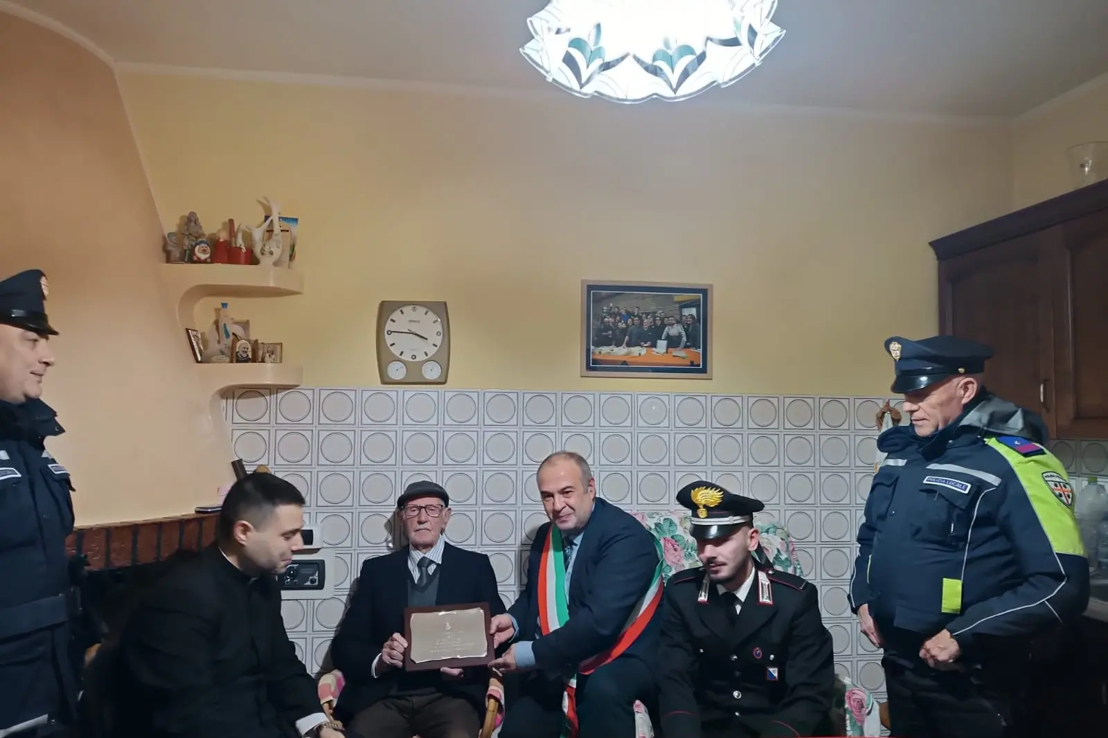 Peppino Melis tra le autorità di Villagrande