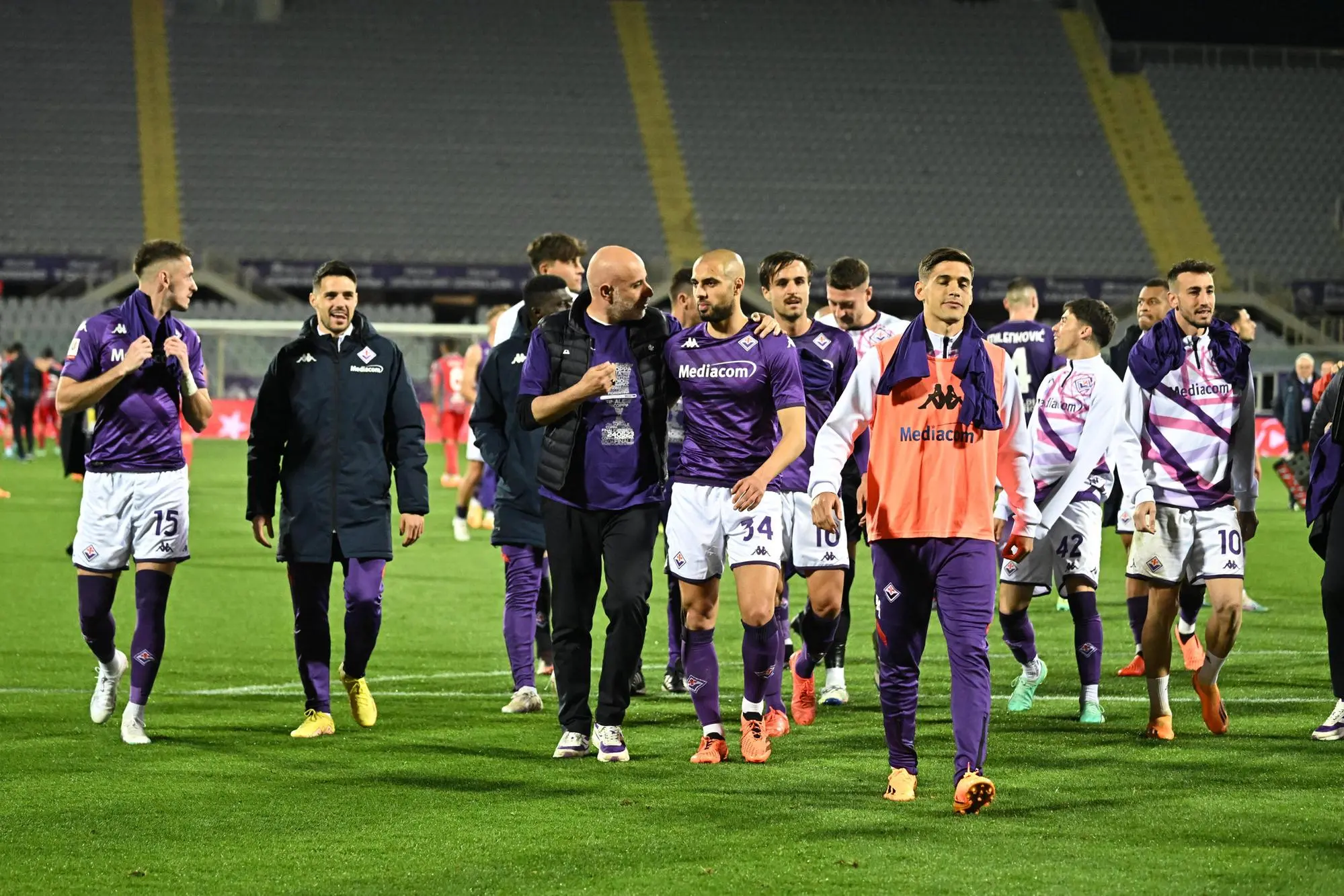 Gioia viola a fine gara (Ansa)