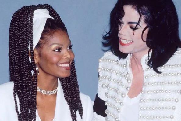 Janet Jackson: “Mio fratello Michael mi chiamava scrofa, ne ho sofferto”