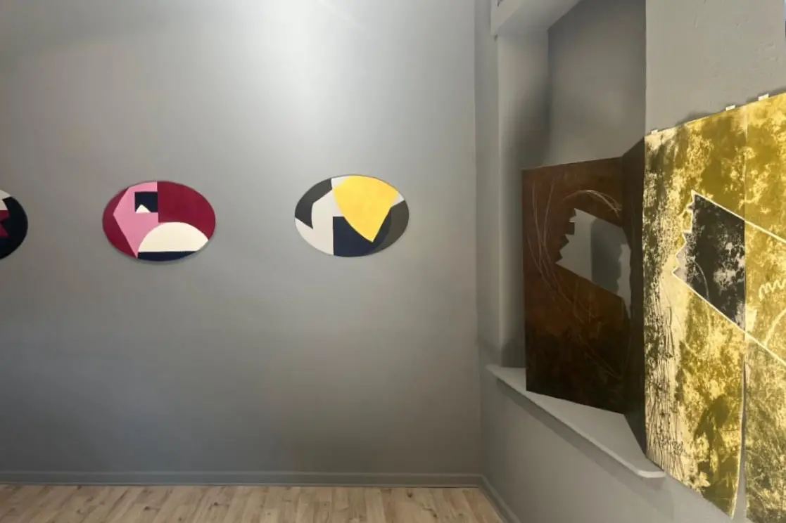 Le opere di Gianni Atzeni e Dionigi Losengo nella galleria di Chiara Manca