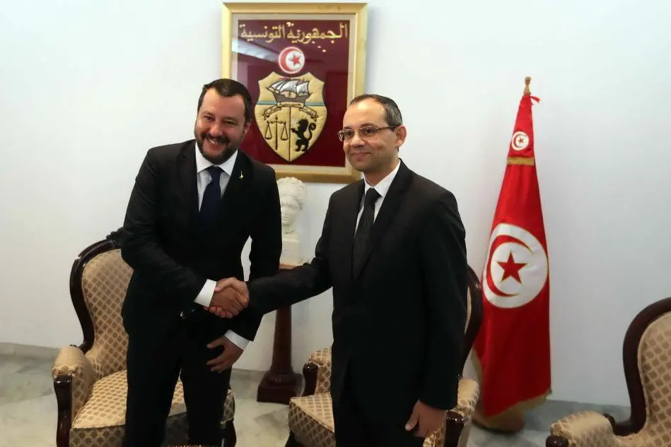 Il ministro dell'Interno tunisino con Matteo Salvini (foto Ansa)