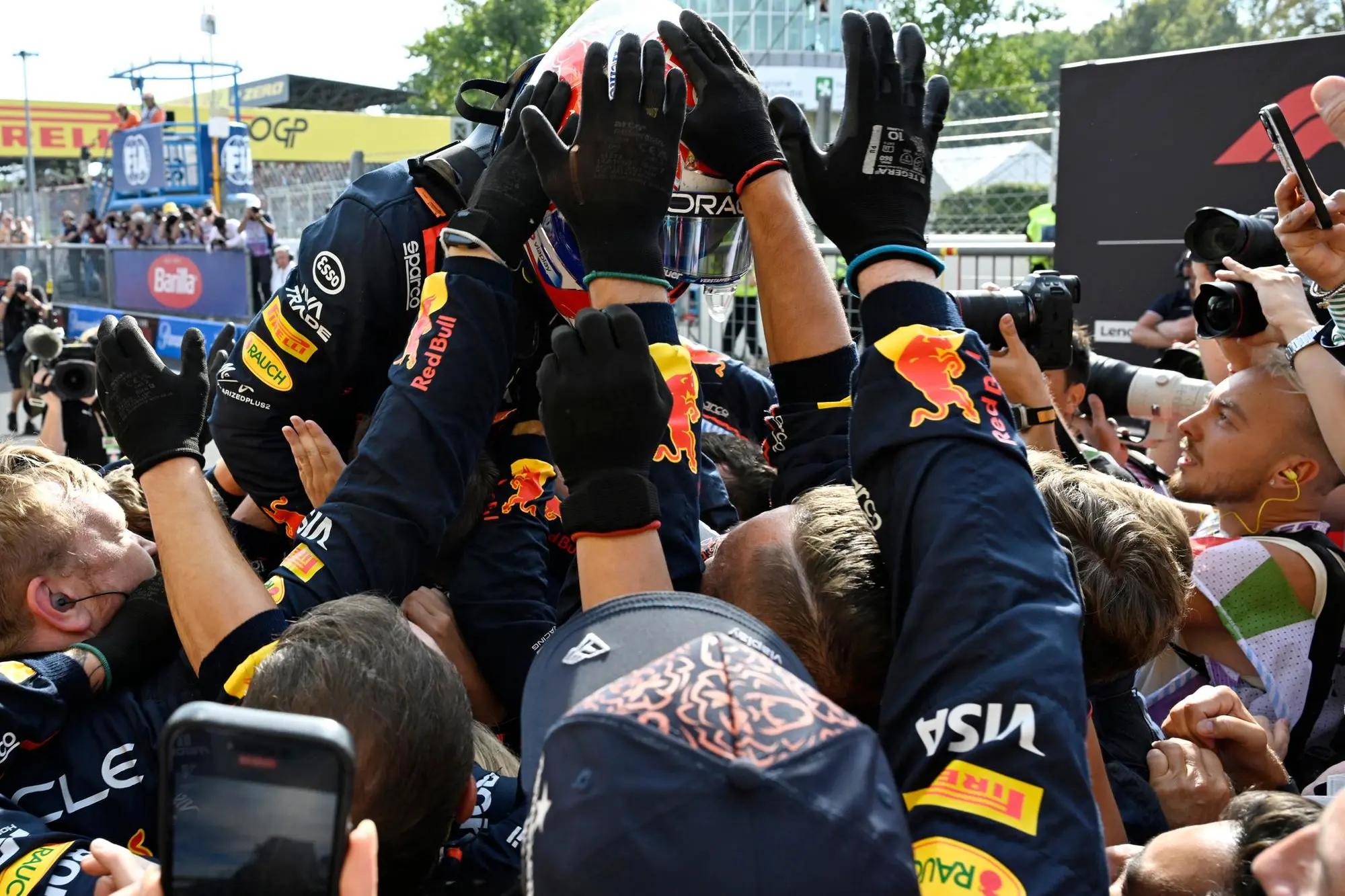 Red Bull Racing driver Max Verstappen of Netherlands celebrates with his team winning the Formula One Grand Prix of Italy, in Monza, Italy, 7 September 2025. ANSA/DANIEL DAL ZENNARO