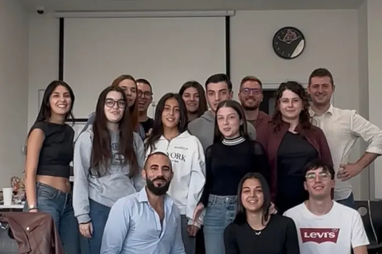 Il gruppo della giovani coinvolti nel progetto a Osilo (foto concessa)
