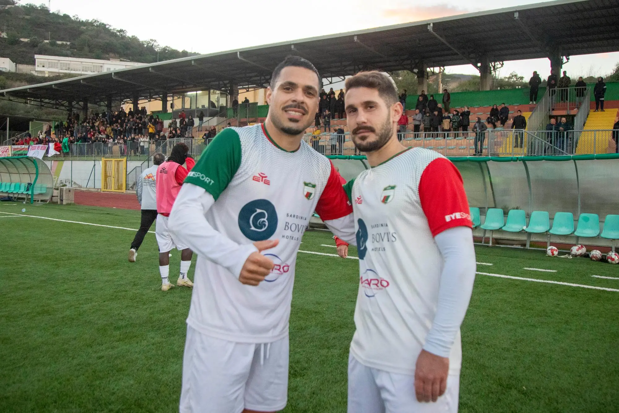 Federico Usai (a destra) con Igor Caetano del Lanusei (foto Ettore Loi)