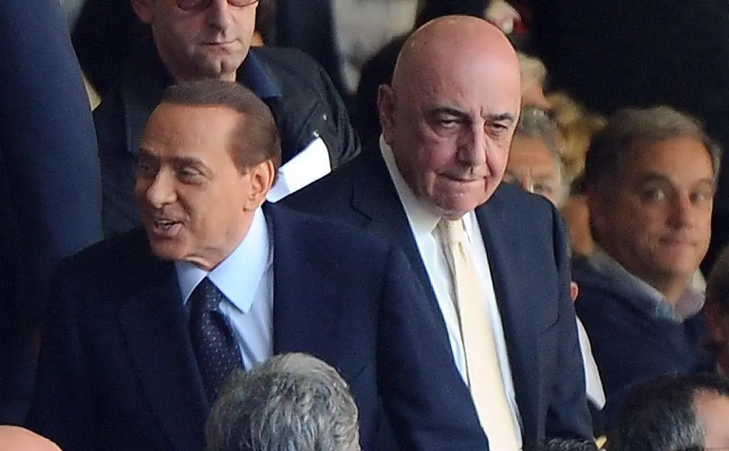 Nel caso l'affare andasse in porto, a Berlusconi - maggiore azionista - andrebbe un incarico non operativo, ma una presidenza onoraria