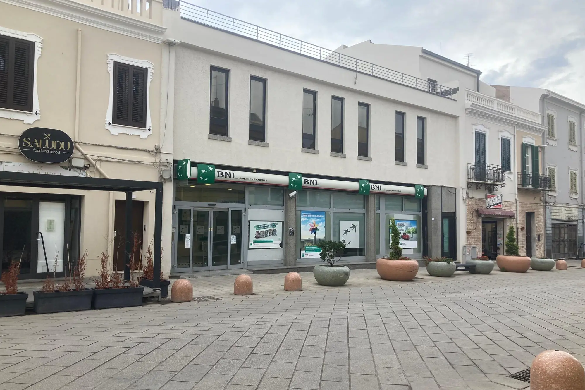 La filiale della banca BNL a Porto Torres (foto Pala)
