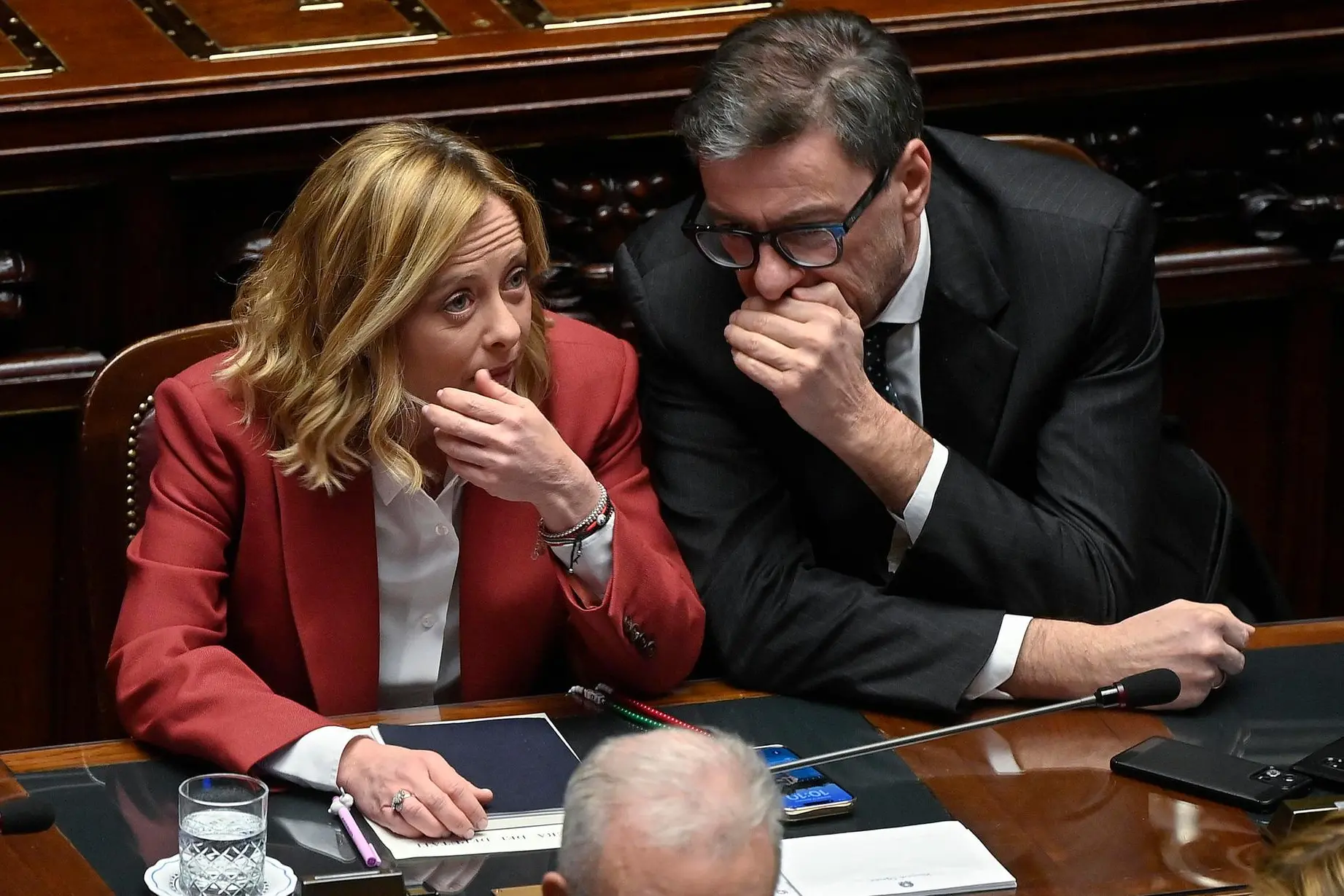Giorgia Meloni con il ministro delle Finanze Giancarlo Giorgetti (Ansa)