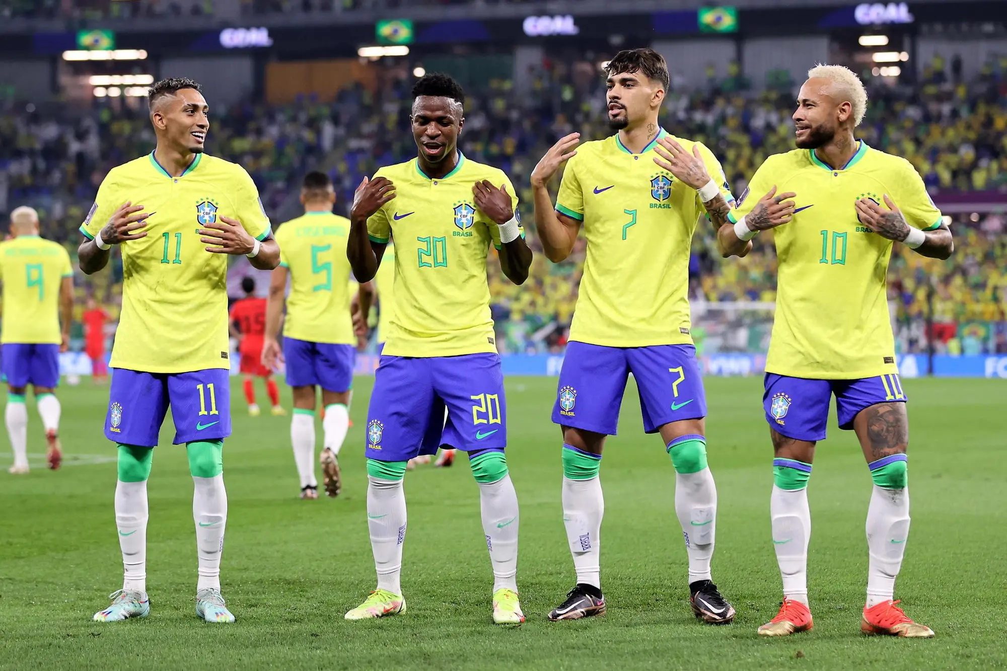 epa10350415 Vinicius Junior of Brazil (2L) celebrates Raphinha (L), Lucas Paqueta (2R) and Neymar (R) after scoring the 1-0 during the FIFA World Cup 2022 round of 16 soccer match between Brazil and South Korea at Stadium 974 in Doha, Qatar, 05 December 2022. EPA/Abedin Taherkenareh