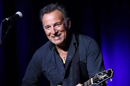 Bruce Springsteen performs at the 9th Annual Stand Up For Heroes event, presented by the New York Comedy Festival and The Bob Woodruff Foundation, at the Theater at Madison Square Garden on Tuesday, Nov. 10, 2015, in New York. (Photo by Greg Allen/Invision/ANSA/AP)