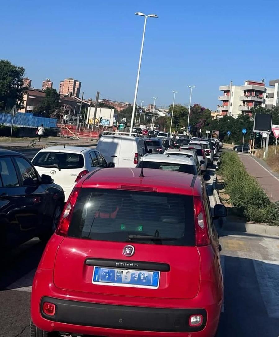 Incubo traffico in via Vesalio