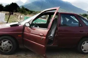 l'auto di luigi congiu crivellata dai pallettoni