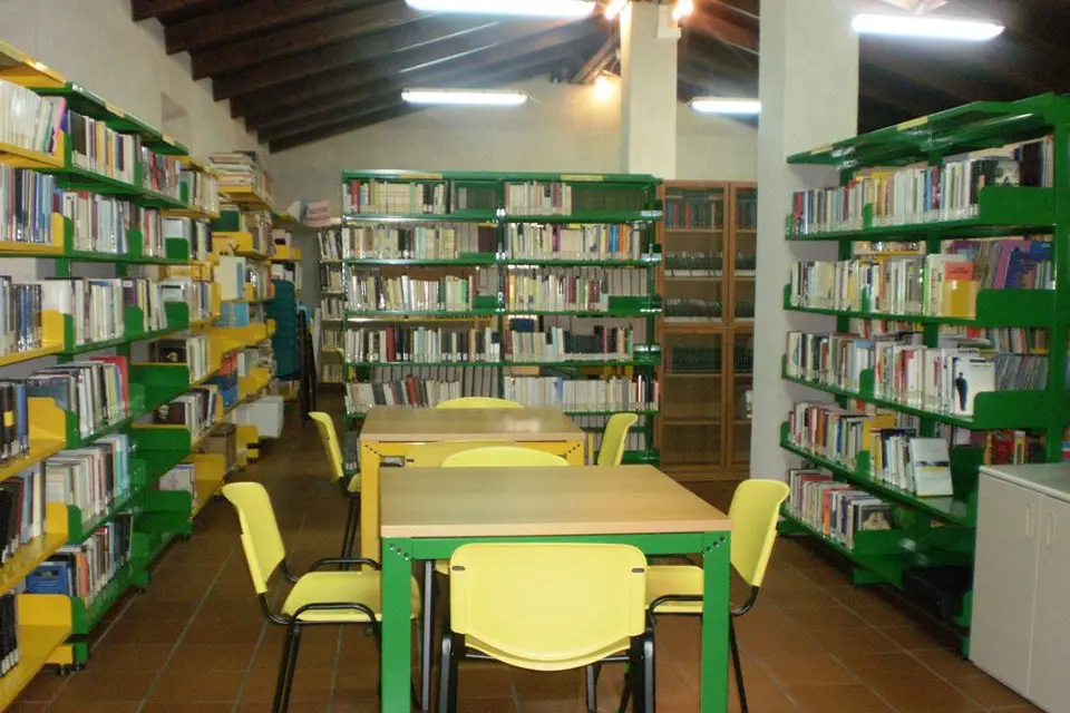 Uno scorcio della Biblioteca comunale di Villaurbana (foto concessa)