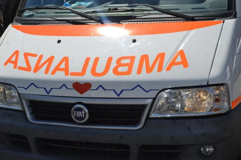 Ambulanza (foto Ansa)