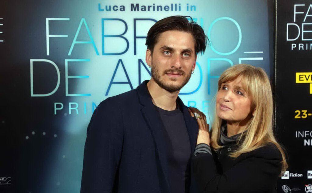Con Luca Marinelli, che ha interpretato De André nel film \"Principe libero\"