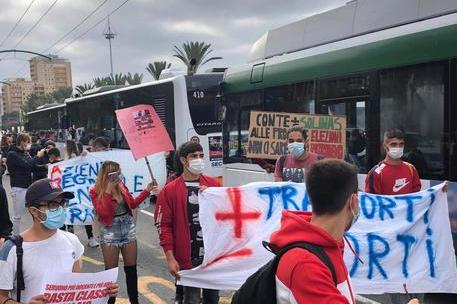 Disagi a Cagliari per lo stop ai bus: ritardi e lunghe attese