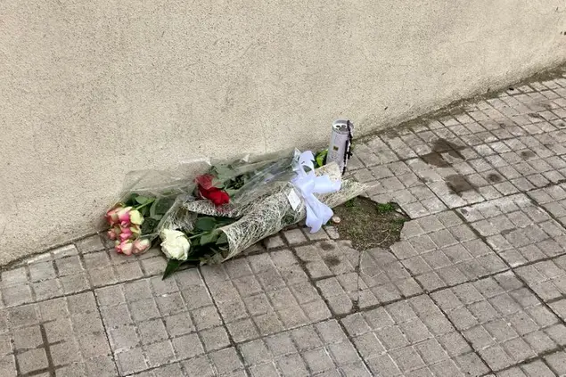 Le rose sul marciapiede (L'Unione Sarda - Pala)