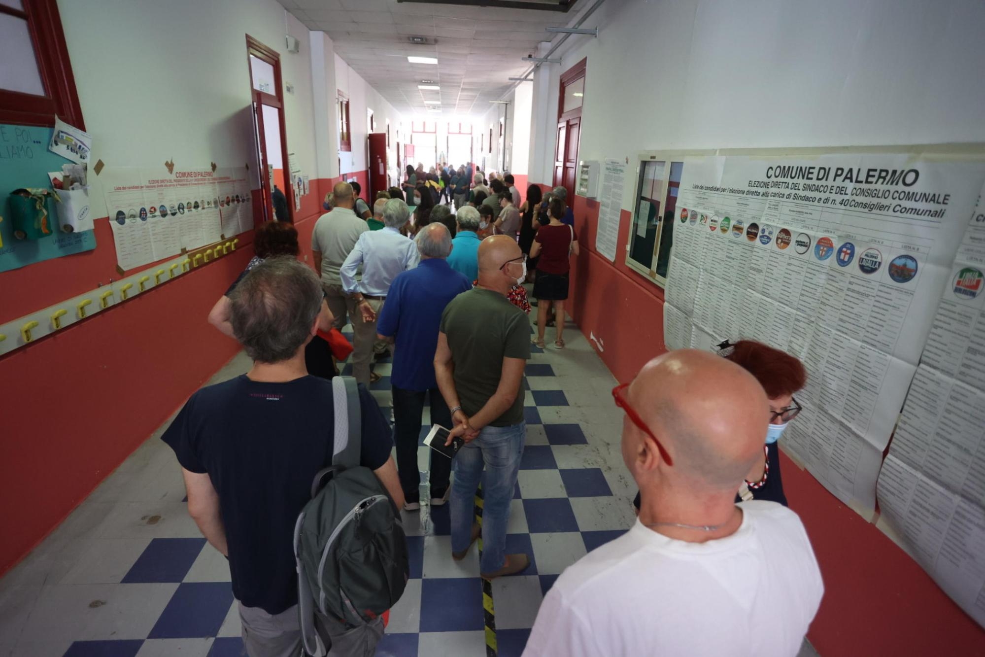 Operazioni di voto a Palermo (Ansa - Petyx)