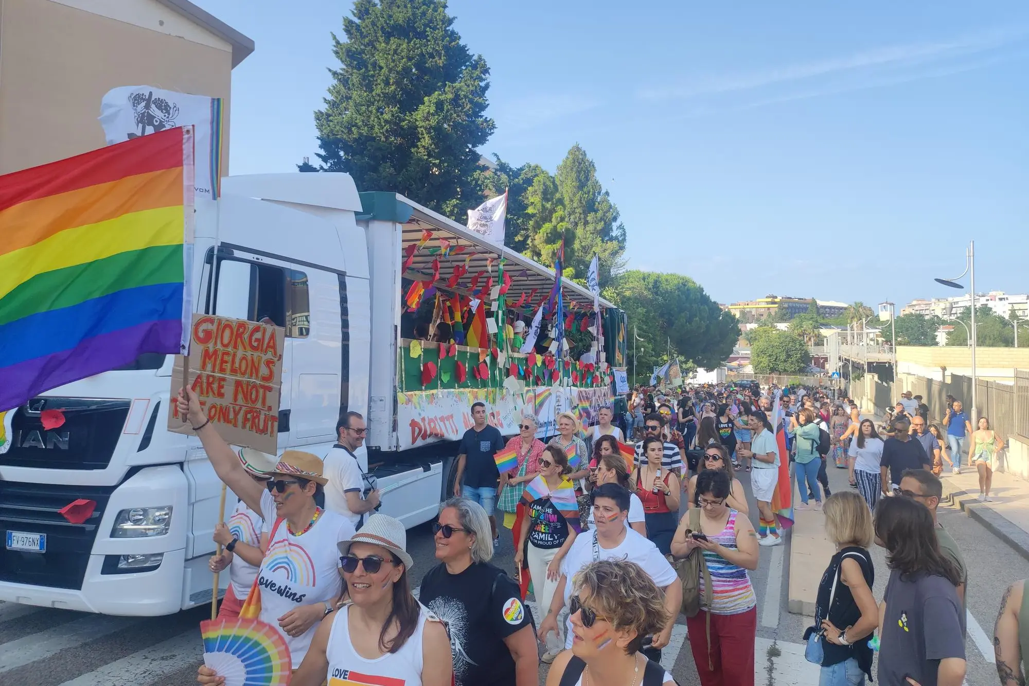 La partenza del Sardegna Pride (L'Unione Sarda)